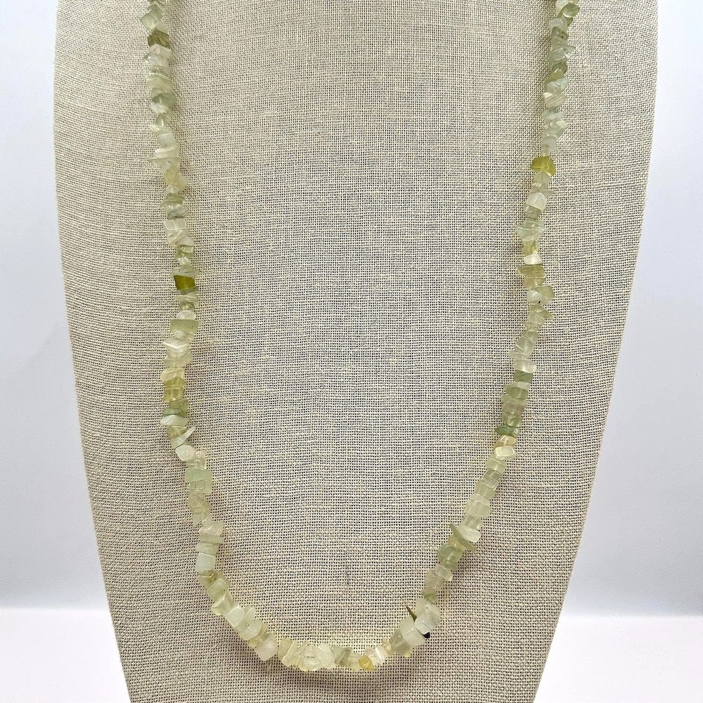 Vintage 80s Prehnite Gemstone Chip Beaded Necklace Healing Sage Green Jewelry