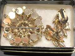 Vtg Prongset Red & Pink AB Rhinestones Gold Tone Brooch Pin & Clip Earrings