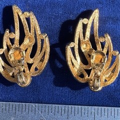 Vintage Monet Pat’d Gold Tone Clip On Earrings Signed Textured Abstract