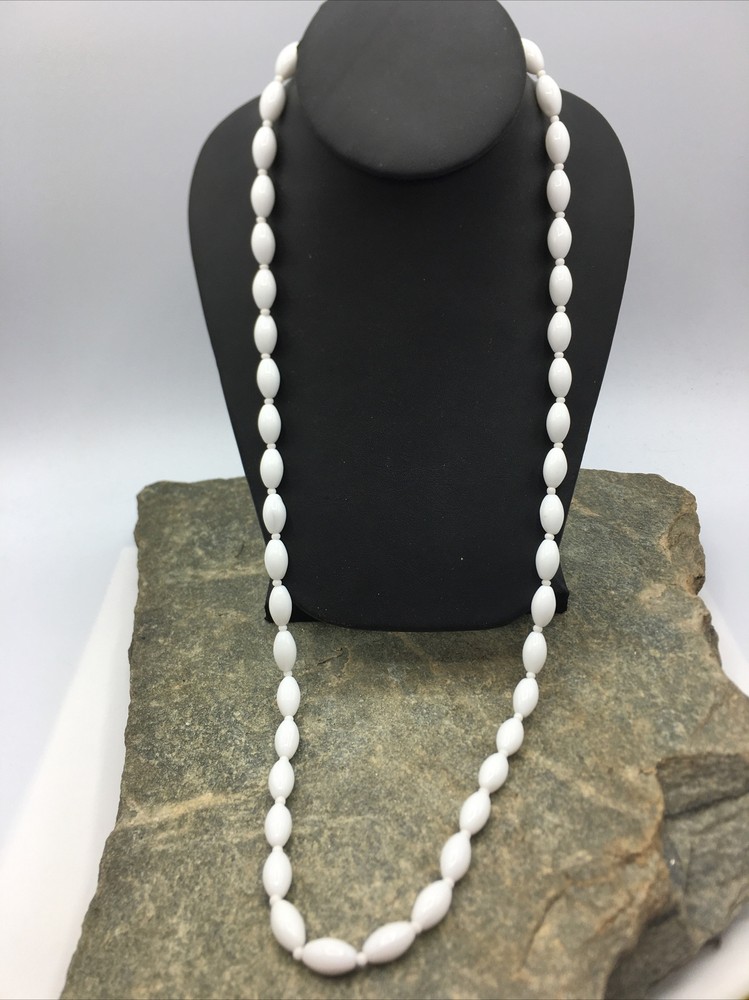 VINTAGE 50’S Single STRAND Beautiful Glass BEADED NECKLACE #FN836
