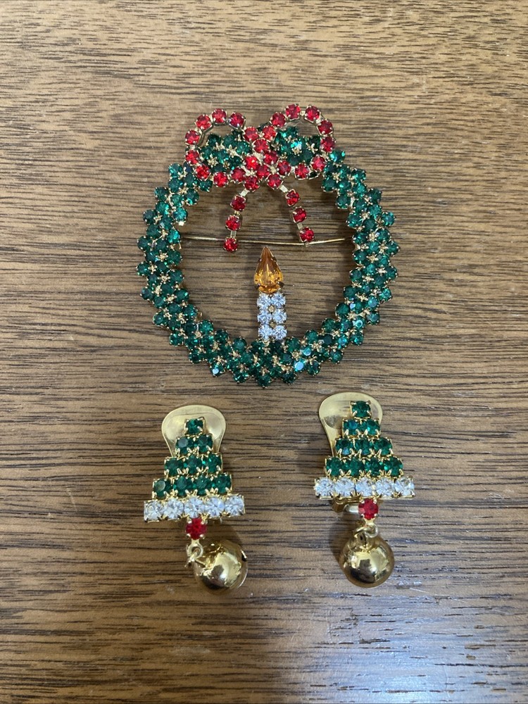 Vtg 60s Christmas Wreath Brooch & Matching Tree Clip-On Earrings Rhinestone Set
