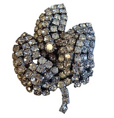 Vintage Rhinestone Brooch (Weiss?) 125+ Prong set Stones Layered 3D Triple Leaf