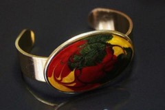 Vintage Push On Bracelet Enamel Flower & Leaves Oval Disc in Gold Tone VGC 38