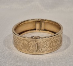 Estate 14K RGP Etched Victorian Wide Hinged Bangle Bracelet Sz 7 1/4 Germany EUC
