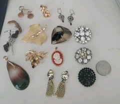Estate Find Lot Of Assorted Jewelry 13 Pc Pins Buttons Earrings Brooch Nice. J5