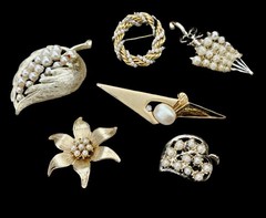 Lot Of 6 Vintage Gold-Tone & Faux Pearl Brooches~1970s-80s