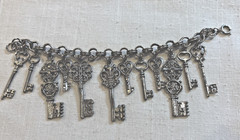 Vintage Key Silver Tone Seven Charm Silver tone Bracelet 6.5″