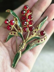 Vintage Pot Metal 1930s Floral Red And Green Goldtone Brooch
