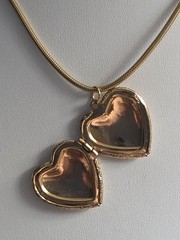 Vintage Goldtone Etched Heart Locket Necklace 18 In