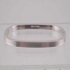 Vintage Monet Oblong Tension Close 6 1/2″ Hinged Silver Tone Bangle Bracelet