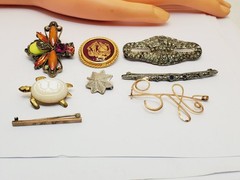 Vintage Brooch Estate Jewelry Brooch Lot For Repair!(26)