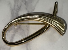 Vintage Gold Tone Brooch Pin Jewelry JMS-61