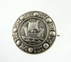 Antique Scotland Sterling Silver Boat Brooch Ship Pin 7.2g 7/8 Inch Diameter