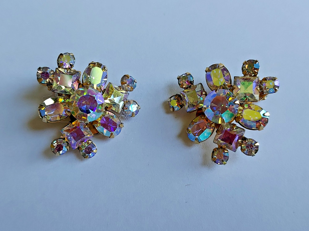 Weiss Aurora Borealis Earrings Prong Set Crystal Vintage Clip On Pair