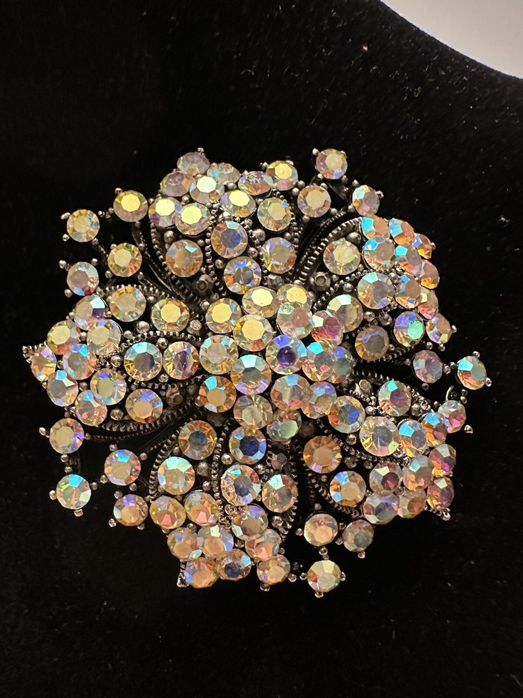 VTG POT METAL AURORA BOREALIS RHINESTONE 2.25” DIAMETER BROOCH PIN PENDANT