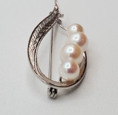 VTG Sterling Silver Brooch 1.75in Leaf Pod 4 Cultured Ivory Pearls MCM 5g Estate