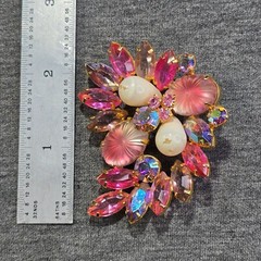 VTG Pink Molded Glass Pillow Rhinestone Brooch & Clip-On Earrings Set Juliana?