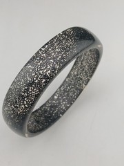 1950s SMOKE GRAY silver glitter confetti inclusions bangle bracelet size 8