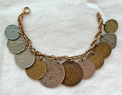 VINTAGE COIN CHARM BRACELET 11 INT COINS