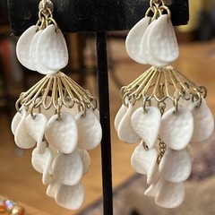 Vintage Huge Napier Pebbled White Chandelier Dangle Drop Clip On Earrings MCM