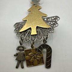 Vintage Christmas Tree Brooch With Filigree Fan And Presents 3”