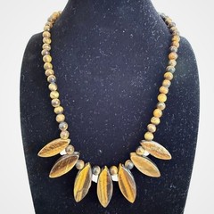 Vintage Tiger’s Eye Beaded Bib Necklace 17″ Large Gemstones Statement Boho Chic