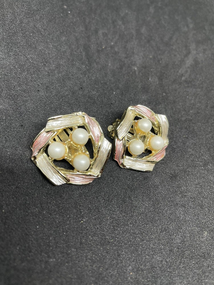 VTG Signed Judy Lee Clip On Earrings Faux Pearls GoldTone Enamel 1.1” READ!