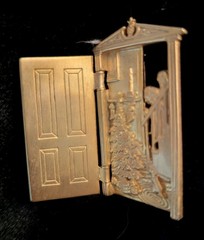 Christmas Door JJ Jonette Vintage Brooch Pin Hinged Holiday Gold Opens