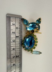Vintage Blue Rhinestone Figural Cat Brooch Pin Gold Tone Mid-Century Estate