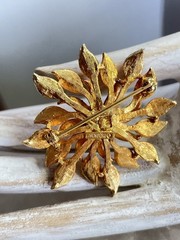VTG Eisenberg © Rhinestone Dahlia Floral Leaf Burst Brooch Signed Mid Century