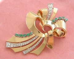 VINTAGE RETRO 2.59ctw MINE DIAMOND .82ctw EMERALD 18K BIG BOW RIBBON BROOCH 1940