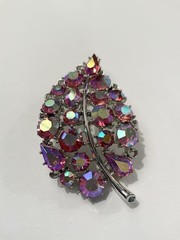 LISNER Stunning Vintage Pink AB Stones Silvertone Leaf Brooch Signed