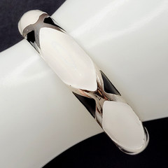 Black White Geometric Abstract Enamel Print Silver Tone Hinged Bangle Bracelet