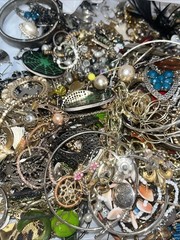 5lbs + Vintage/Modern Costume Jewelry Lots Mix Box Wearable Pieces.