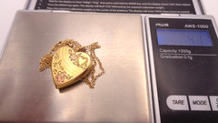 Beautiful Vintage Gold-Filled Etched Heart Photo Locket & Chain Necklace