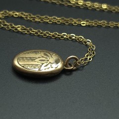 Vintage 12K GF W.C. Co Engraved Oval Photo Locket 17″ Necklace