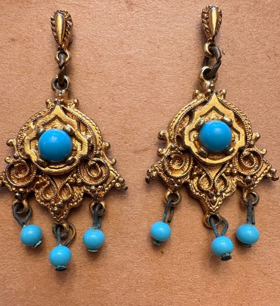 Vintage ART Mode Faux Turquoise Chandelier Earrings – Gold Tone Etruscan Style