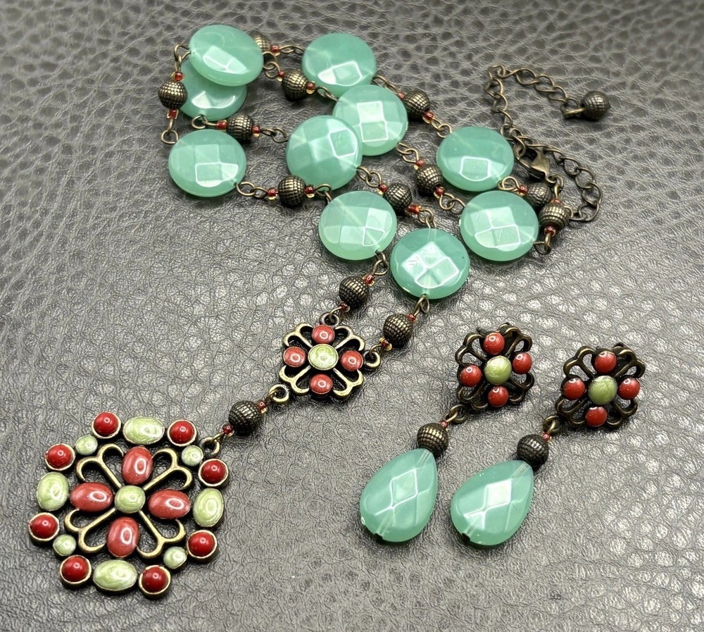 Avon Vintage Green Faux Jade Enamel Pendant Necklace Dangle Earrings Set