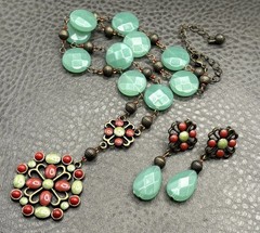 Avon Vintage Green Faux Jade Enamel Pendant Necklace Dangle Earrings Set