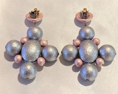 Vintage Mod Clip Dangle Earrings Textured Pink And Silver Tone Beads 3 1/8″ Long