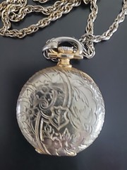Vintage Napier © Gold Plate Photo Locket Pendant with Chain – Ornate