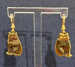 Vintage Signed Laurel Burch Sitting Cat Gold Tone Pierced Earrings 7/8 Inch