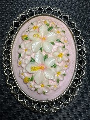 Floral Cameo Oval Brooch Collectible Vintage 1950s-1970s