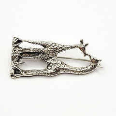 Giraffe Mom and Calf Baby Kissing Jezlaine Sterling 925 Filigree Vtg Brooch Pin