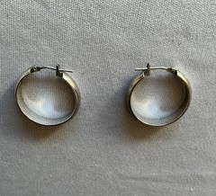 Vint. Signed Monet Silver Tone Hoop Earrings Classic 7/8 Inch Pierced Minimalist