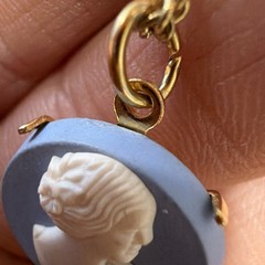 Vintage Cameo Necklace Pendant Blue Gold tone Acrylic
