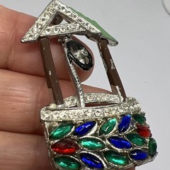 LARRY WINTERS 1939 VINTAGE SILVERTONE RHINESTONE WISHING WELL BROOCH AS IS