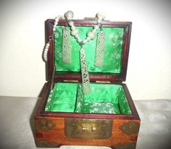 STUNNING VINTAGE CULTURED PEARL CARVED CELADON JADE STATEMENT NECKLACE WOOD BOX!
