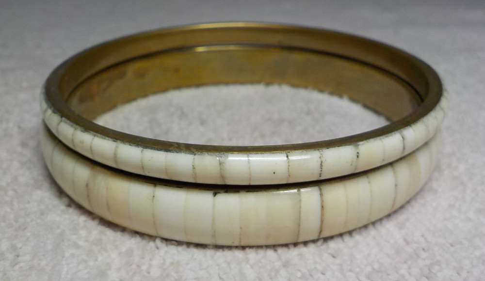 VINTAGE BRASS BANGLES WITH INLAY BONE/HORN 2 5/8″ INSIDE 3/16″ W & 3/8″ WIDE