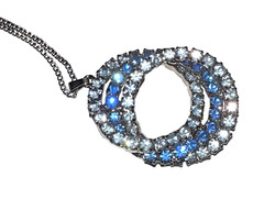 STUNNING Vintage Blue Rhinestone Swirl Pendant Necklace Silver Tone 15″